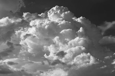Dramatik kümülonimbus bulutu. Doğal soyut arkaplan