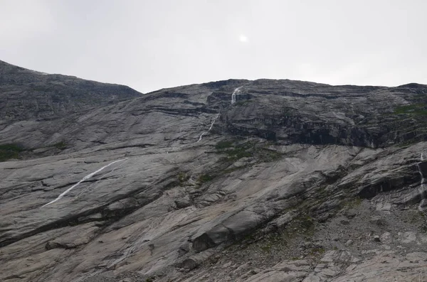Güzel bir dağ manzarası.