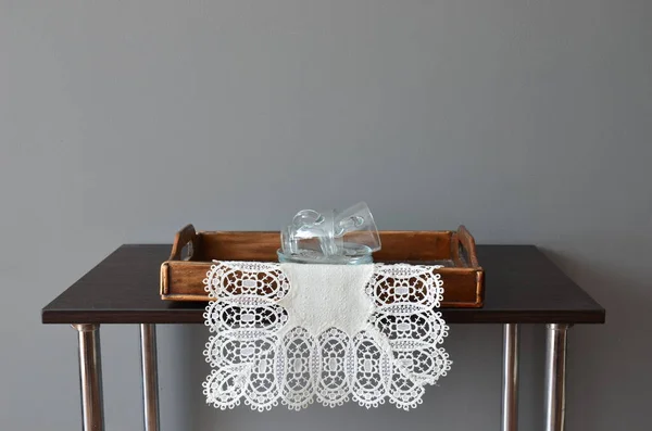 Düğün dekoru. Dantel aksesuarları ve küpeleri olan zarif bir iç mekan. metin için yeri olan fotoğraf.