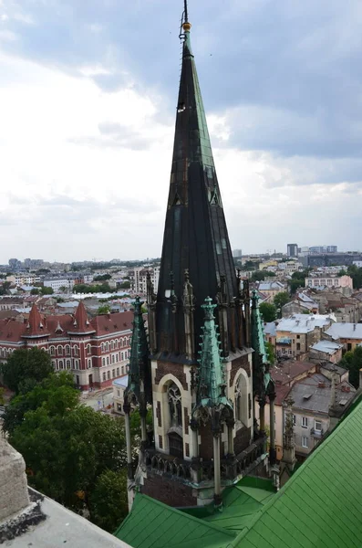 Aziz Olga ve Elizaveta Kilisesi, eski adıyla Aziz Elizaveta Kilisesi, neo-gotik tarzda inşa edilmiştir ve Kropyvnytskyi Meydanı 'nda yer almaktadır. Lviv