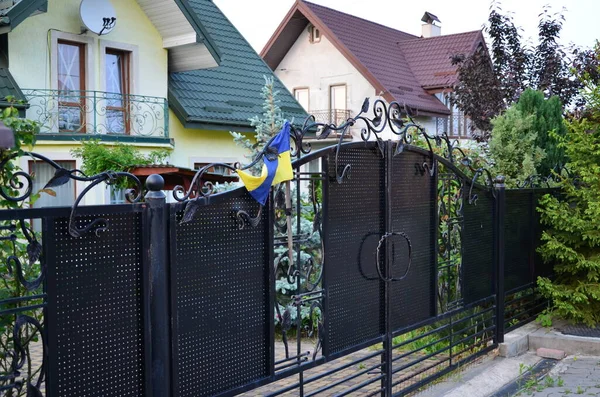 Una Casa Con Una Ventana Ukraina —  Fotos de Stock
