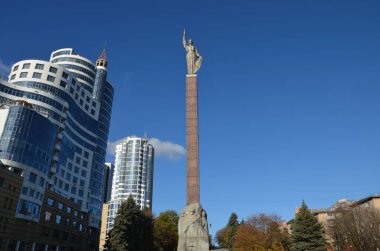 Kiev 'deki Dnipro şehrinin bağımsızlığının kahramanlarının anıtı.