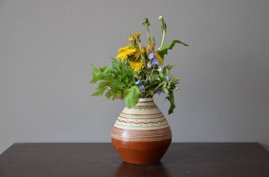 Seramik Vazoda Çiçekler buket