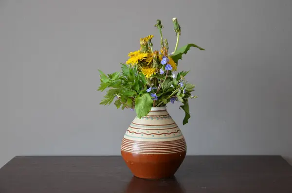 Seramik Vazoda Çiçekler buket