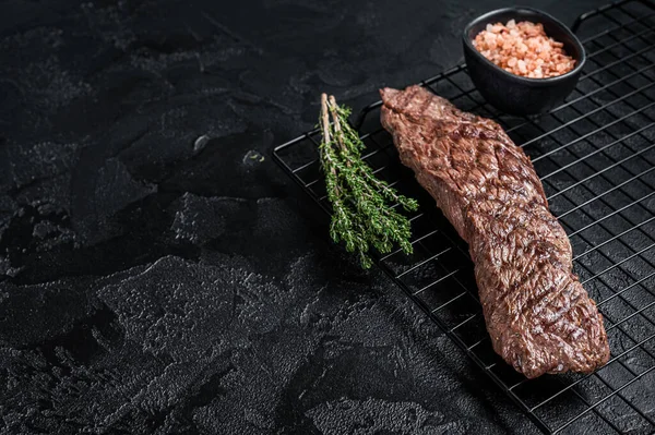 Grilled Meat Steak Machete Skirt Rack Black Background Top View — 图库照片