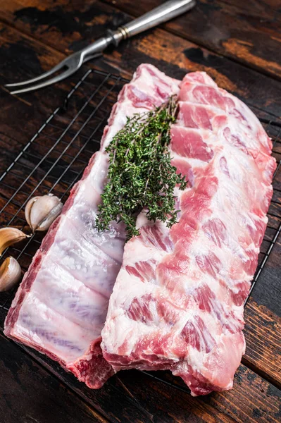 Raw Pork Spare Ribs Rack Herbs Wooden Background Top View — Stok fotoğraf