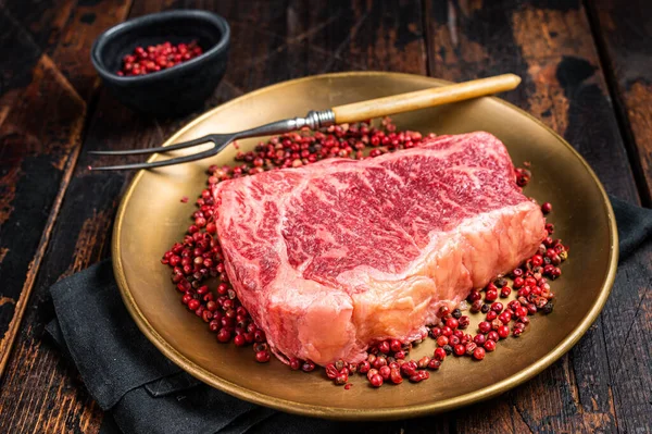 Raw Wagyu Striploin New York Steak Plate Pink Peppper Wooden —  Fotos de Stock