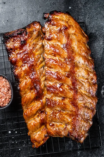 Bbq Grilled Pork Spare Ribs Rack Black Background Top View — стоковое фото