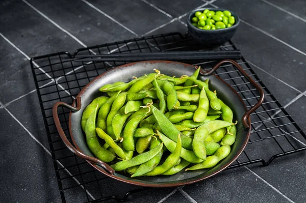 Green Edamame Beans Raw Soy Beans Ready Cooking Black Background — Foto Stock