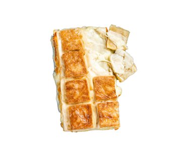 Türk Su Boregi turtası, Tabla Borek veya Burek tabağı. Beyaz arkaplanda izole.