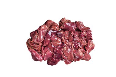 Çelik tepside baharatlı çiğ tavuk ciğeri. Beyaz arkaplanda izole