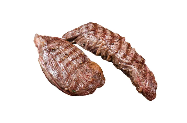 烤锡林片片或巴伐特牛肉牛排与香草在烤架上 因白人背景而被隔离 — 图库照片