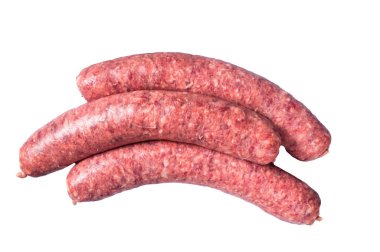 Çiğ et sosisi pişirmeye hazır. Beyaz arkaplanda izole.