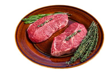 Raw Shoulder Top Blade kesimi, ya da Avustralya wagyu istiridye bıçağı bifteği. Beyaz arkaplanda izole.