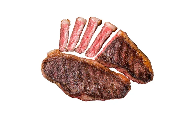 在大理石板上烤上烤好的牛腰肉或杯状牛肉排 因白人背景而被隔离 — 图库照片