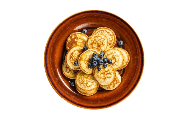 Piring Dengan Pancake Dengan Blueberry Segar Dan Sirup Terisolasi Pada — Stok Foto