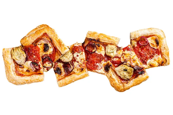 패트리 피자에는아 모차렐라 토마토 치즈를 나무보드에 넣었다 배경에 고립됨 — 스톡 사진