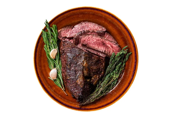 Pečený Závěs Nebo Onglet Krájel Hovězí Steak Rustikálním Talíři Sekáčkem — Stock fotografie