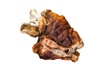 Ahşap bir tahtanın üzerinde kızarmış domuz budu ve şifalı otlar. Beyaz arkaplanda izole