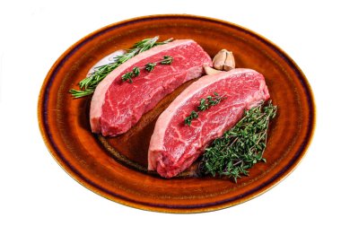 Çiğ kapuçino ya da Brezilya usulü picanha bifteği. Beyaz arkaplanda izole