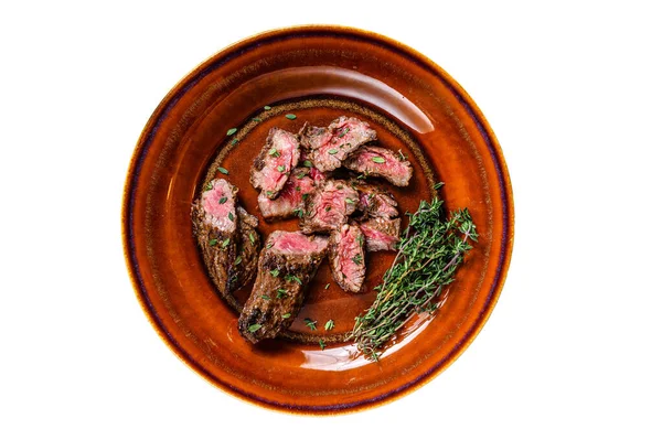 Gegrillte Steaks Vom Grill Scheiben Auf Einem Rustikalen Teller Isoliert — Stockfoto