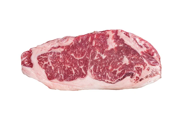 在肉铺上生鲜的纽约肉条状牛排或条状肉片 因白人背景而被隔离 — 图库照片