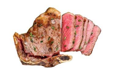 Az pişmiş ızgara biftekli biftek. Beyaz arkaplanda izole