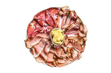 Soğuk, kurutulmuş İtalyan eti jambonu, jambon, pancetta, pastırma. Beyaz arkaplanda izole