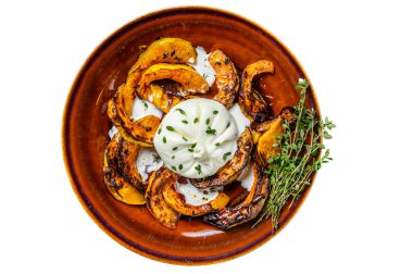 Peynirli Burrata mozzarella ve fırında kabak. Beyaz arkaplanda izole