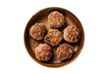 Sığır eti ve domuz etinden ev yapımı pirzola. Beyaz arkaplanda izole