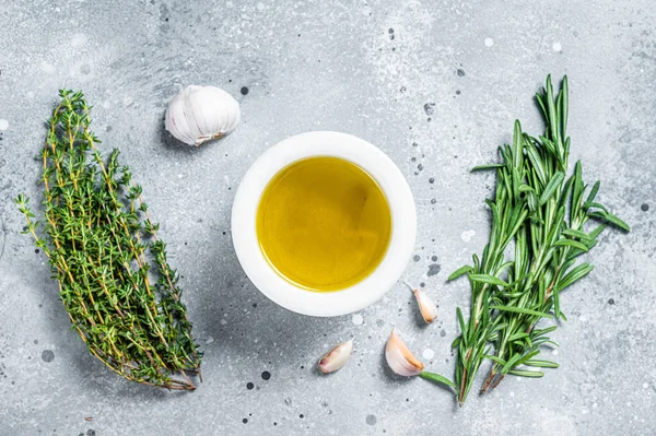 Olive Oil Fresh Herbs Kitchen Table Top View Copy Space — Fotografia de Stock