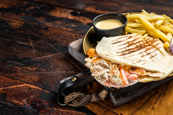 Doner Kebab Shawarma Pão Pita Grelhado Com Legumes Carne Batata — Fotografia de Stock