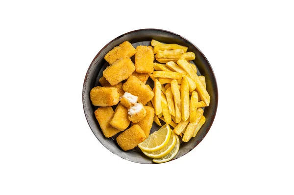 鱼和薯片 鱼片与薯条在一个铁盘与酱汁 因白人背景而被隔离 — 图库照片
