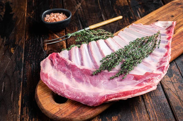 Raw Lamb Mutton Ribs Herbs Wooden Board Wooden Background Top — Stock fotografie