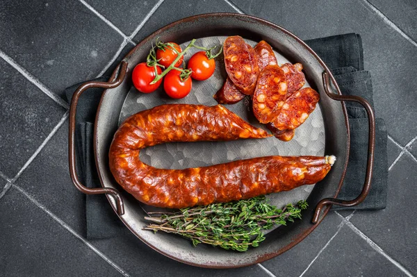 Sliced Chorizo Sausage Slices Dry Cured Pork Herbs Spices Black — Zdjęcie stockowe