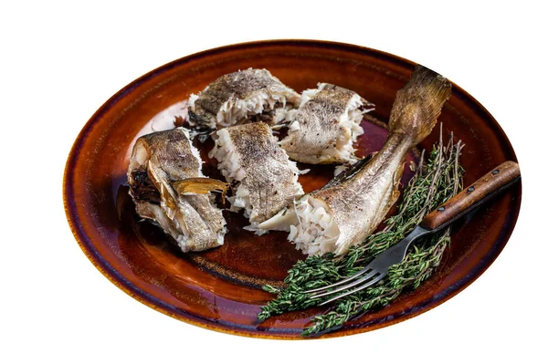 在盘子里烤鳕鱼 高质量的隔离 白色背景 — 图库照片