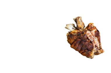 Ahşap bir tahtanın üzerinde kızarmış domuz budu ve şifalı otlar. Yüksek kalite tecrit, beyaz arkaplan