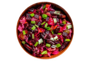 Geleneksel Rus salatası sirkesi haşlanmış sebzeler, salatalık turşusu. İzole edilmiş, beyaz arka plan. Üst görünüm