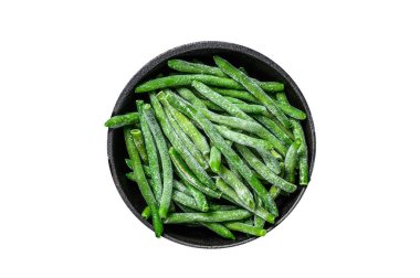 Tavada donmuş yeşil fasulye. İzole edilmiş, beyaz arka plan. Üst görünüm