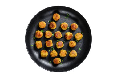 Tavada baharatlı nohut köftesi kızartılmış vejetaryen köftesi. İzole edilmiş, beyaz arka plan. Üst görünüm