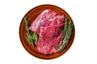 Kırsal bir tabakta otlu iki Flap veya böğürtlen bifteği. İzole edilmiş, beyaz arka plan. Üst görünüm