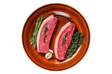 Çiğ kapuçino ya da Brezilya usulü picanha bifteği. İzole edilmiş, beyaz arka plan. Üst görünüm