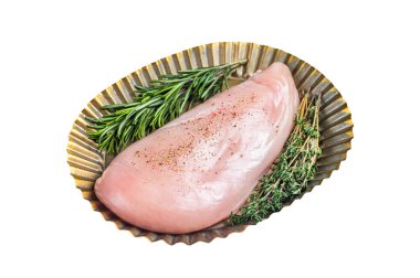 Pişmemiş çiğ tavuk göğsü fileto, otlu tavuk eti. İzole, beyaz arkaplan