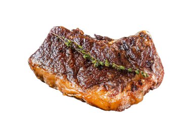 Izgara Striploin bifteği ya da ızgarada New York bifteği. İzole, beyaz arkaplan