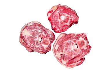 Çiğ Lamb Gerdan, kuzu pirzolası ve şifalı otlar. İzole, beyaz arkaplan