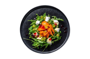 Fırında kabak ve peynirli sonbahar salatası. Sağlıklı vejetaryen gıda konsepti. İzole, beyaz arkaplan