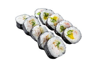 Kore usulü kimbap ya da gimbap, Kore usulü suşi. İzole, beyaz arkaplan