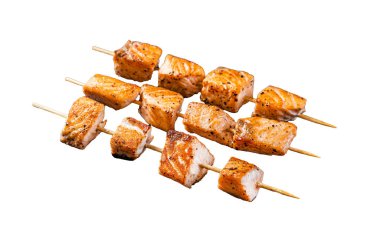 Izgara somon kebabı şiş. İzole, beyaz arkaplan