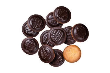 Jaffa kekleri, siyah çikolatayla kaplı kurabiyeler ve içi portakal reçeli dolu. İzole, beyaz arkaplan