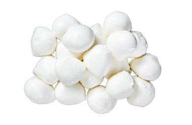 Beyaz arka planda izole edilmiş mozzarella peynirli mini toplar.